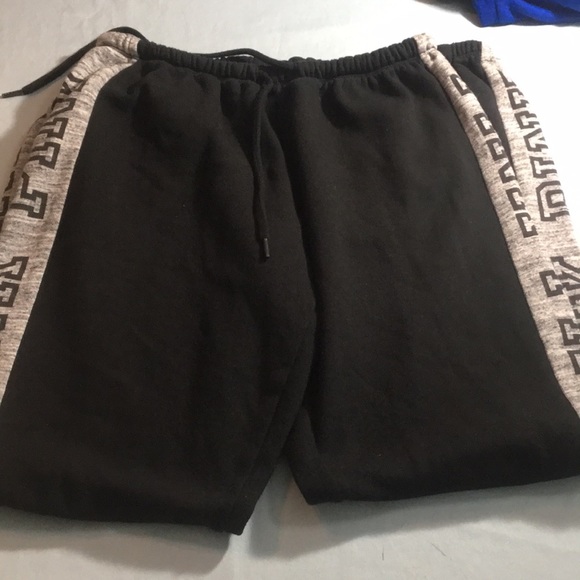 2 Pair of Victoria’s Secret Pants - Picture 4 of 7